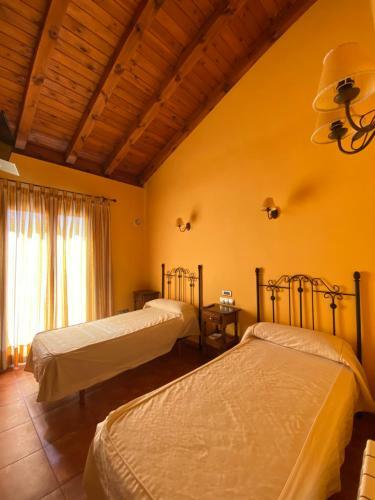 Hostal Hotel Hoster�a De Monz�n