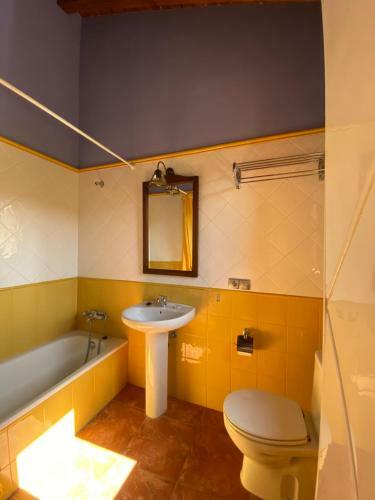 Hostal Hotel Hoster�a De Monz�n