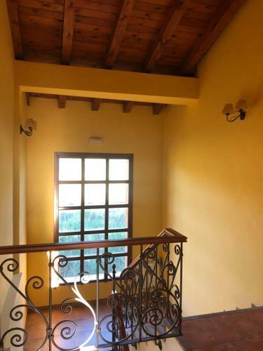 Hostal Hotel Hoster�a De Monz�n