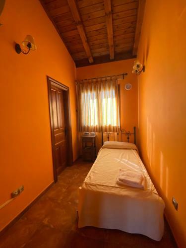 Hostal Hotel Hoster�a De Monz�n