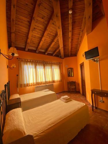 Hostal Hotel Hoster�a De Monz�n
