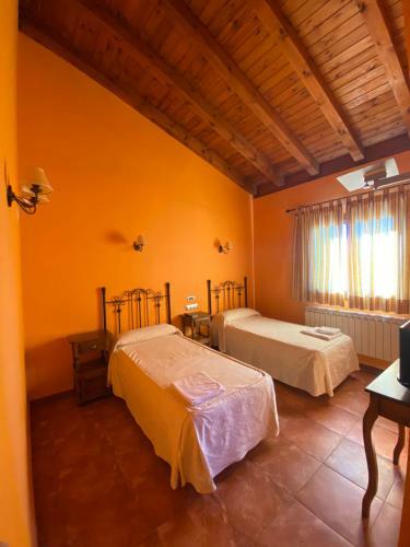 Hostal Hotel Hoster�a De Monz�n