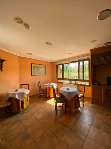 Hostal Hotel Hoster�a De Monz�n