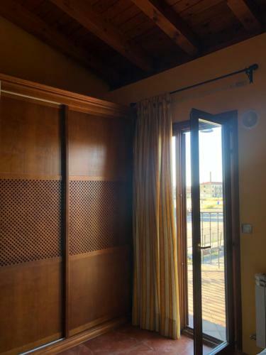 Hostal Hotel Hoster�a De Monz�n