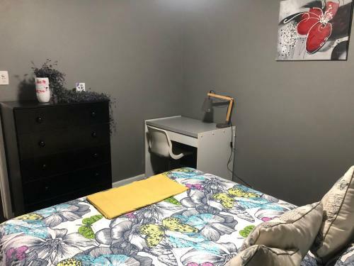 3 Bedroom Unit Upstairs- In A Hi-set Home