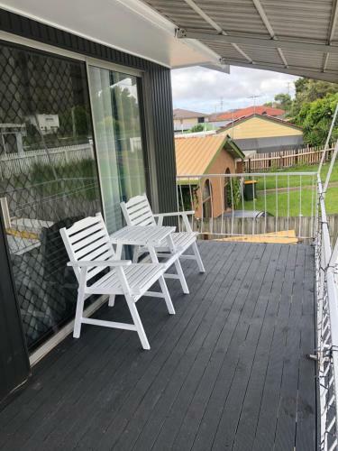 3 Bedroom Unit Upstairs- In A Hi-set Home