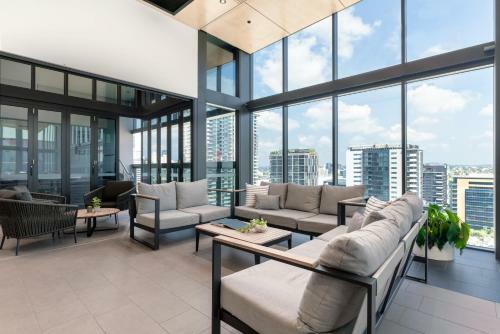 Brisbane One 3 Beds Apartments