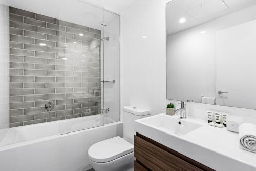 Spacious Apartment In Central Local With Views