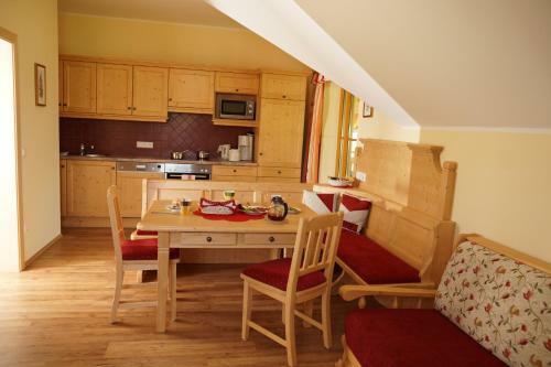 Hostal Ferienwohnungen Themessl