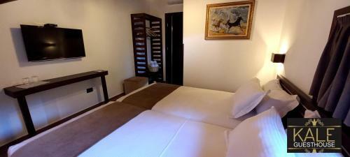 Hostal Kale Guesthouse
