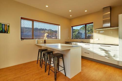 South Bay Getaway - Kaikoura Holiday Home