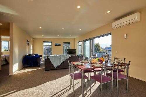 South Bay Getaway - Kaikoura Holiday Home