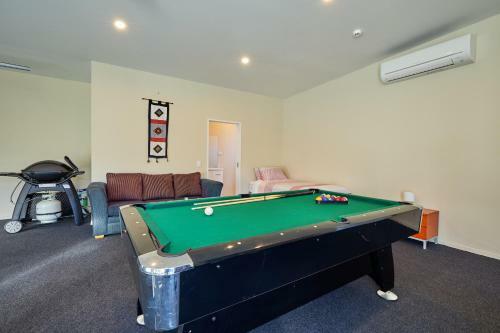 South Bay Getaway - Kaikoura Holiday Home