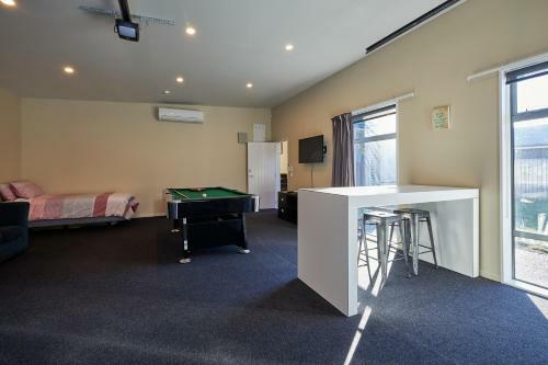 South Bay Getaway - Kaikoura Holiday Home