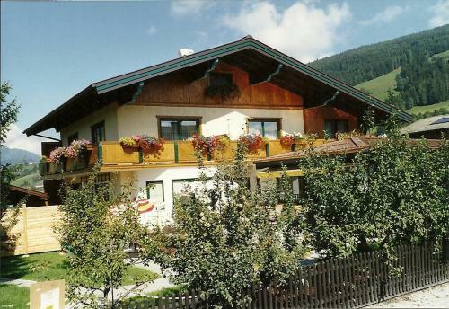 Hostal Pension Wieser "baschtlmai"