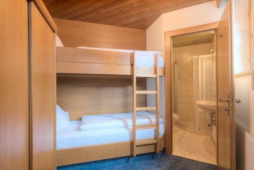 Hostal Hotel Garni Almjur