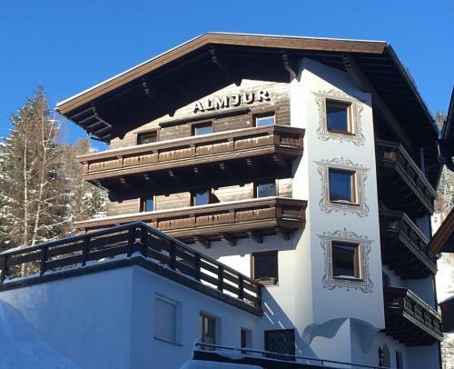 Hostal Hotel Garni Almjur