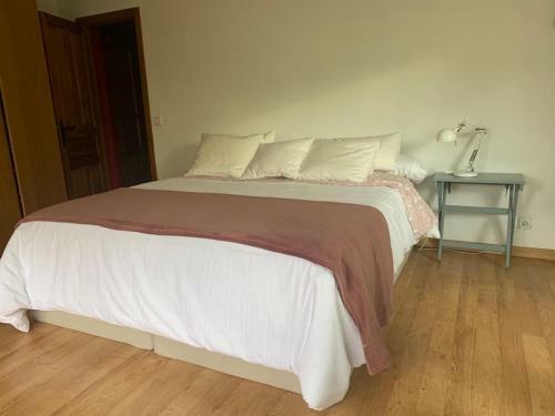 Casa Con Piscina Y Jard�n En Oleiros