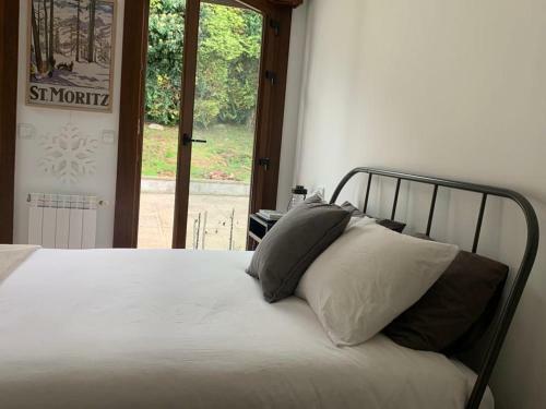 Casa Con Piscina Y Jard�n En Oleiros
