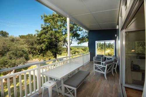 Beachfront Bliss / Broulee