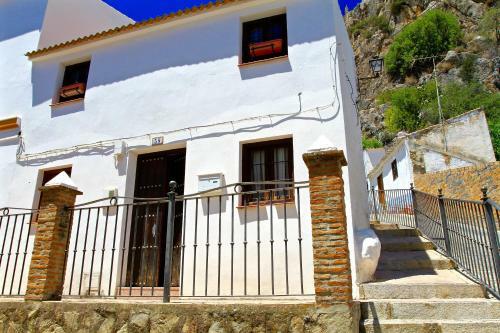 Beautiful Cottage With Garden In Olvera Andalusia