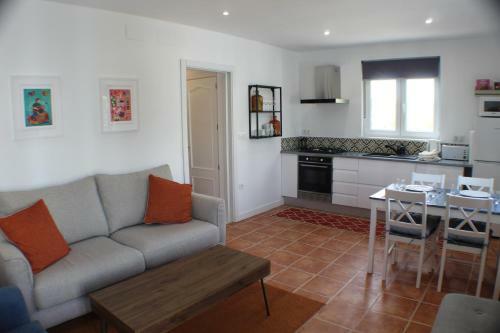 Immaculate 2-bed 2-bathroom Casa In Oria Almeria