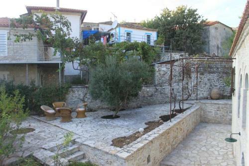 Rustic Holiday Villa Upper Qeparo
