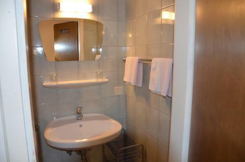 Hostal Pension Tschische