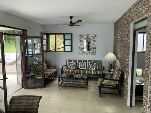 Casa Jardin Laguna