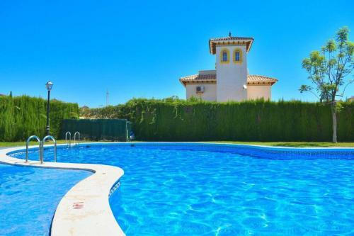 Top Floor Apartment With Private Roof Terrace.