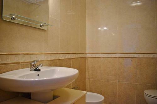 Top Floor Apartment With Private Roof Terrace.
