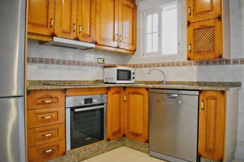 Top Floor Apartment With Private Roof Terrace.