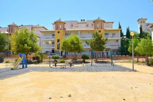 Top Floor Apartment With Private Roof Terrace.