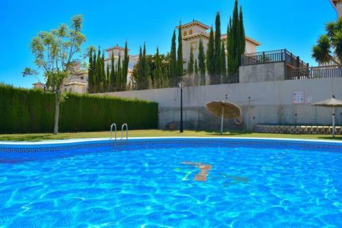 Top Floor Apartment With Private Roof Terrace.