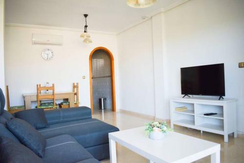 Top Floor Apartment With Private Roof Terrace.