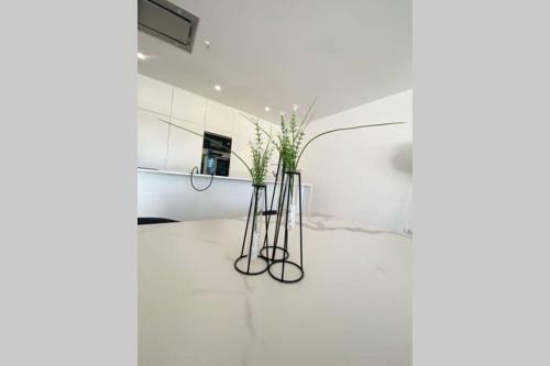 Hinojotwentyone - Luxury Las Colinas Two Bed Apartment