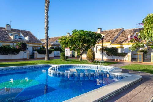 Pool-side Townhouse In Cabo Roig