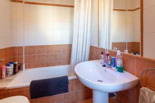 Pool-side Townhouse In Cabo Roig