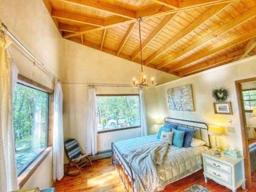 Tree House Cabin - The Original