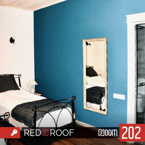 Hostal Redroof Country House Hotel