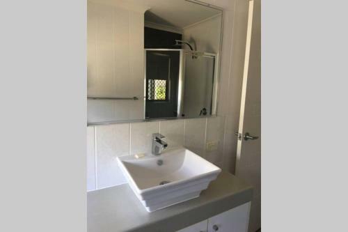 Villa Home Away From Home - Modern Luxury In Central Bundaberg