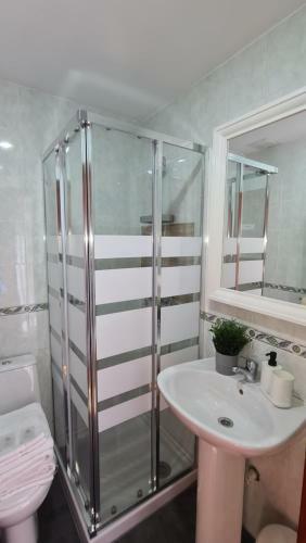 Hostal El Vasco Rooms