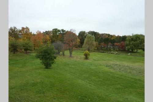 Villa Backing Onto Niagara Escarpment Low Rates For Great Place!!