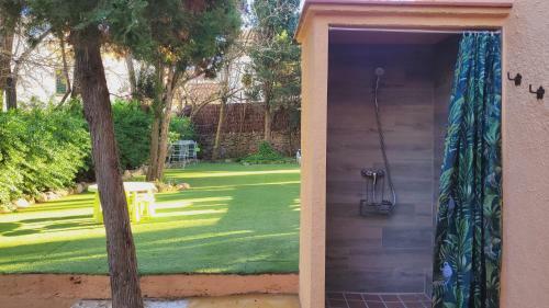Villa Casa Con Jard�n A 45 Metros de La Playa. Es.