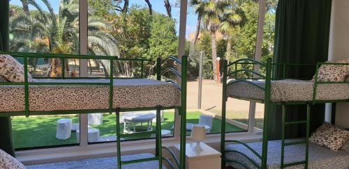 Villa Casa Con Jard�n A 45 Metros de La Playa. Es.