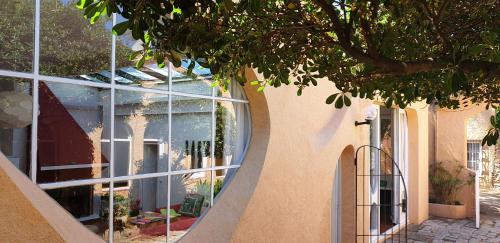 Villa Casa Con Jard�n A 45 Metros de La Playa. Es.