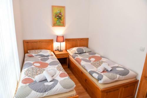 Two Bedroom Apartment In Front Of Gondola