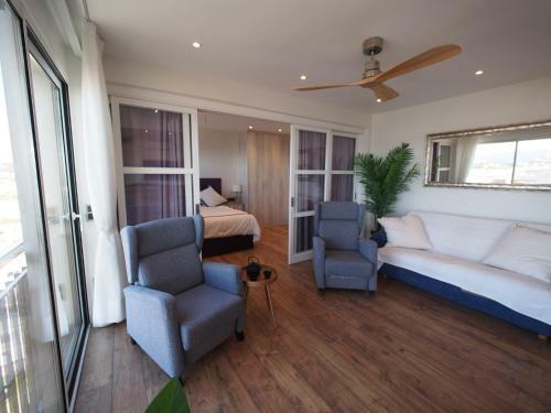 Seafront Apartment In Palam�s