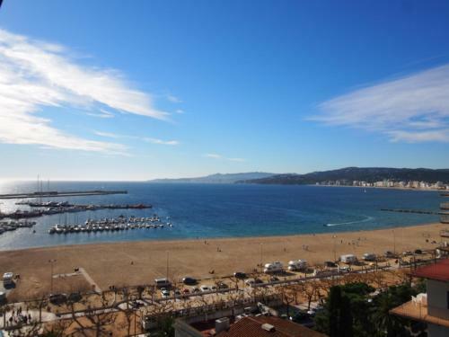 Seafront Apartment In Palam�s
