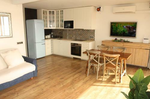 Seafront Apartment In Palam�s